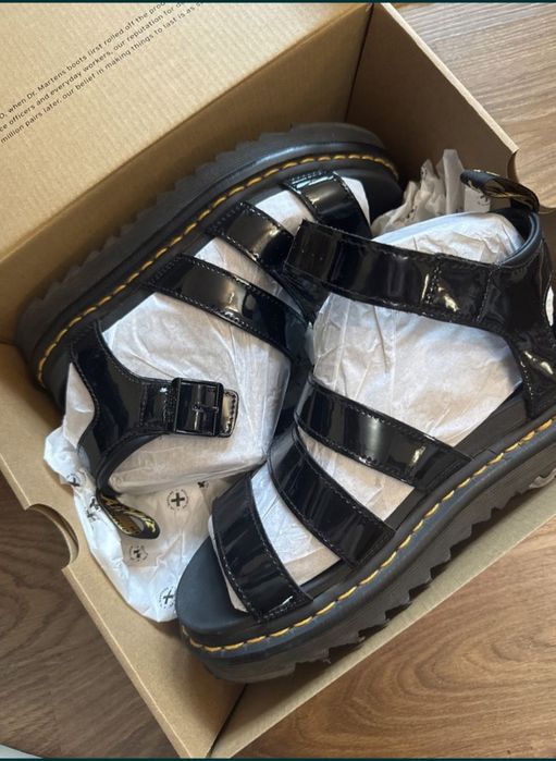Сандалі босоніжки жіночі Dr. Martens