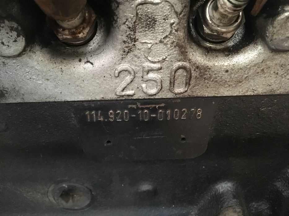 Motor Mercedes w114 250