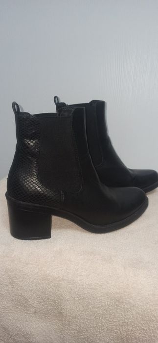 Жіночі шкіряні ботінки