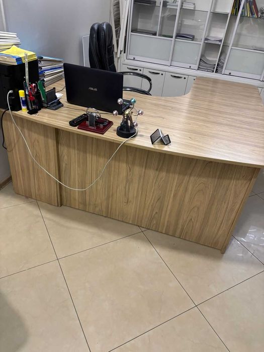 Продається стіл офісний