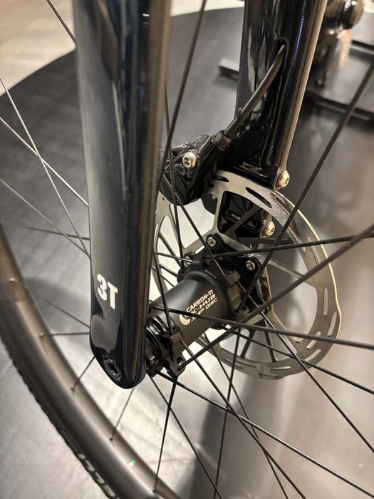 Aero Gravel 3T Racemax Italia, karbonowe koła, Sram Rival