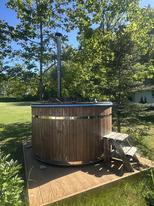 Balia ogrodowa z piecem wewnetrznym i hydromasażem