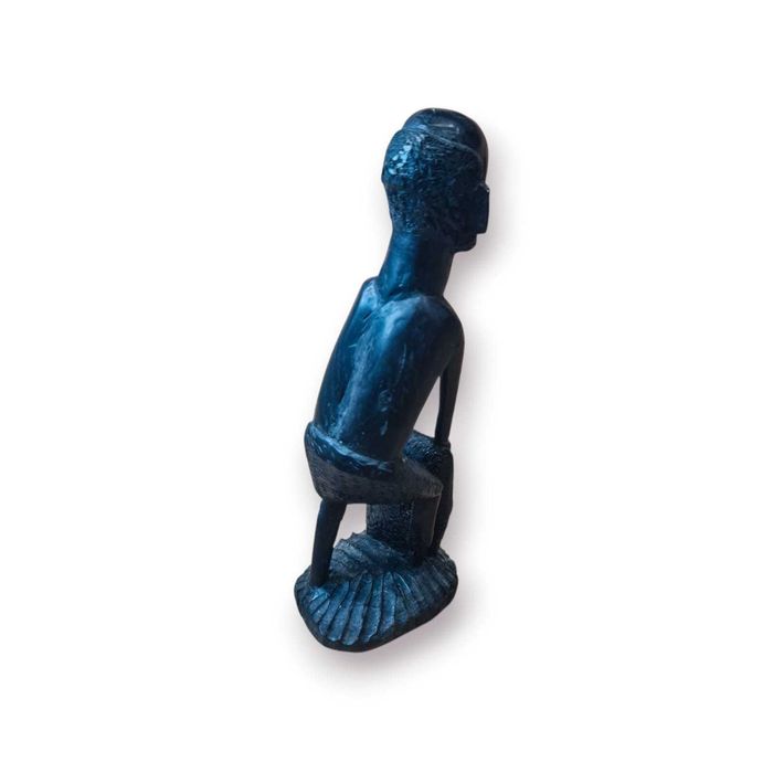Escultura Africana Madeira – Figura Masculina com Saco (23,5×6,5×8 cm)