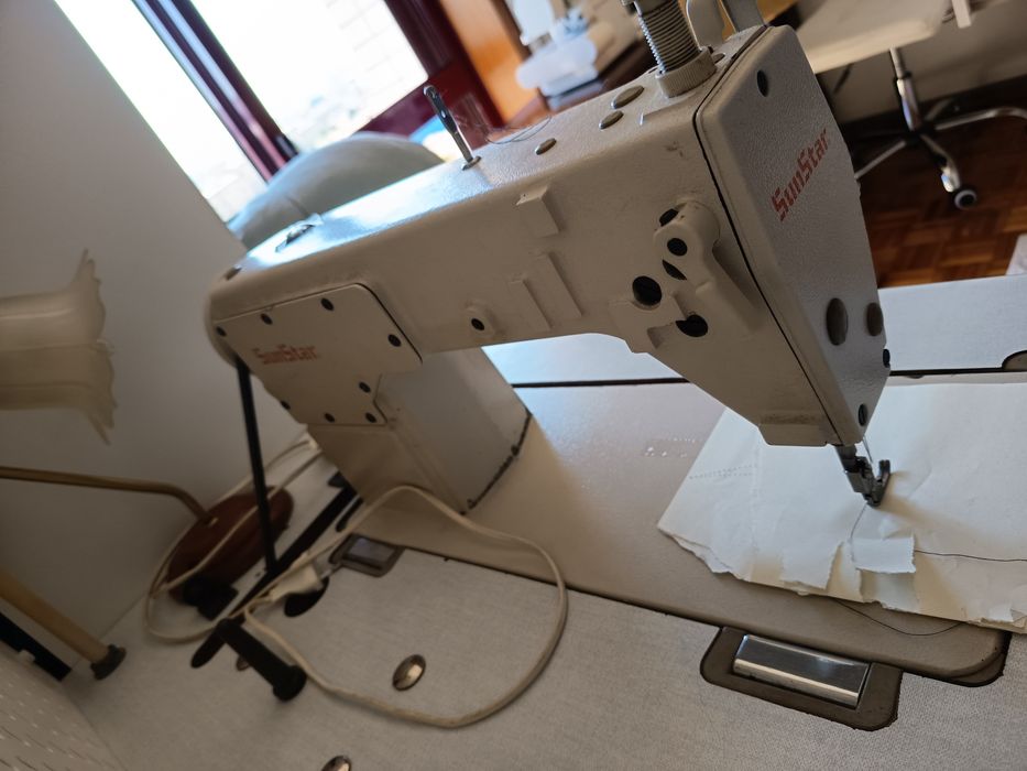 Máquina de costura industrial Sunstar KM250AL