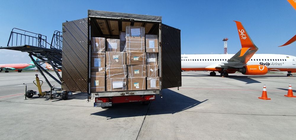 Грузоперевозки по Киеву Доставка товара Квартирный переезд Грузчики