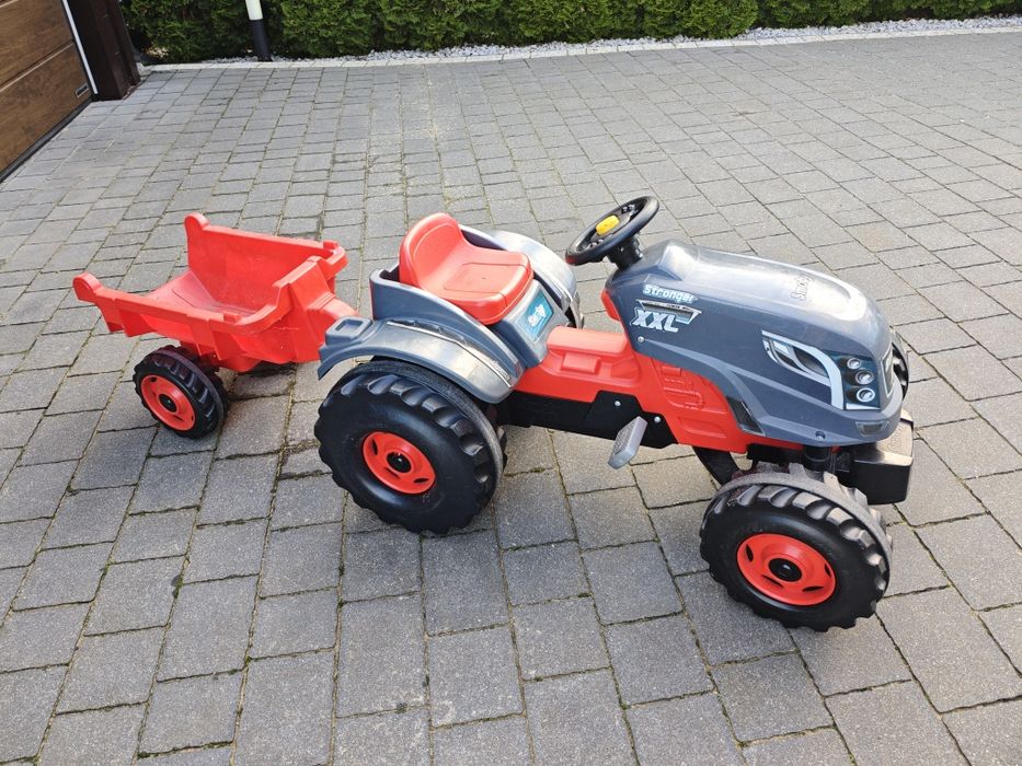 Traktor na pedały z przyczepką