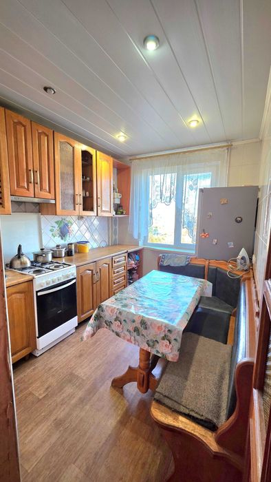 Квартира з косметичним ремонтом у спальному районі

3-кім. квартира по