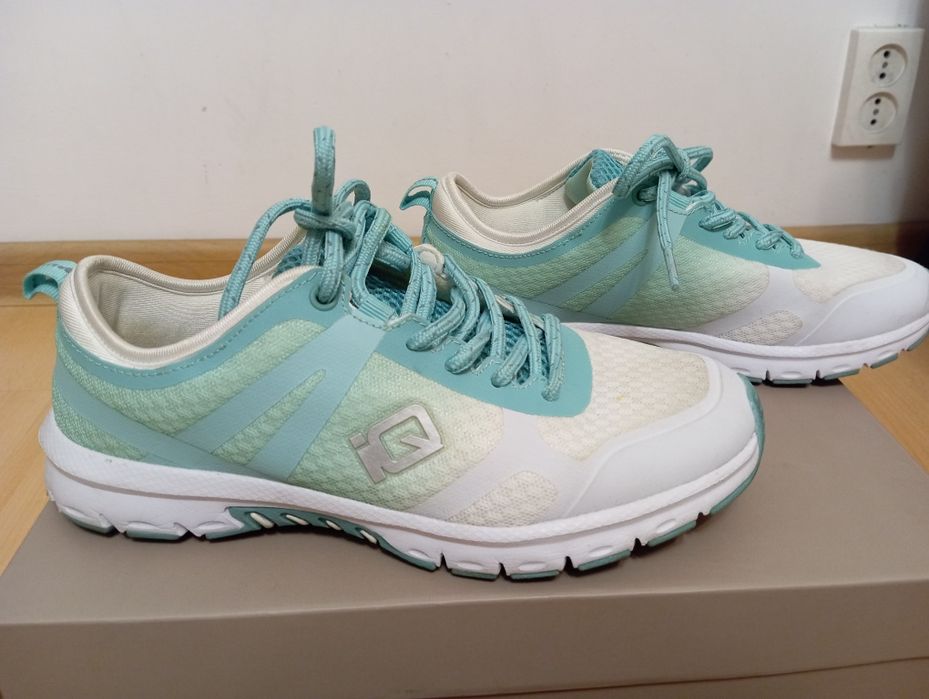 Buty kobiece bardzo wygodne na spacer czy siłownie. Nowe kupione za 12