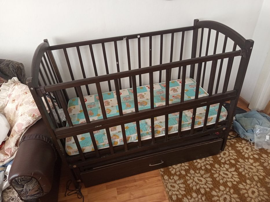 Дитяче ліжко гойдалка