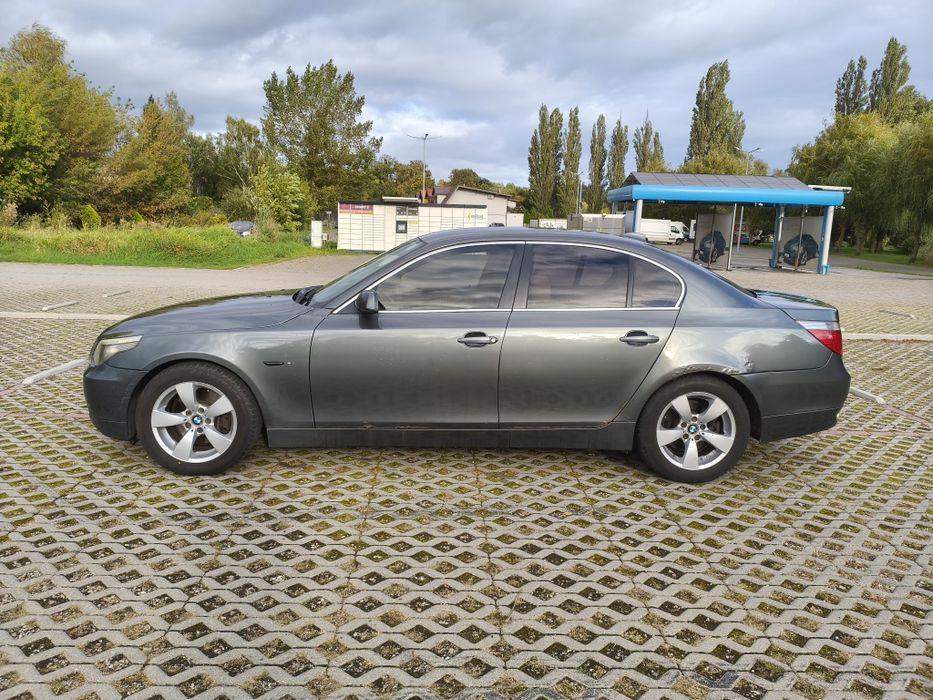 BMW E60 (2.2 R6 M54) 520i