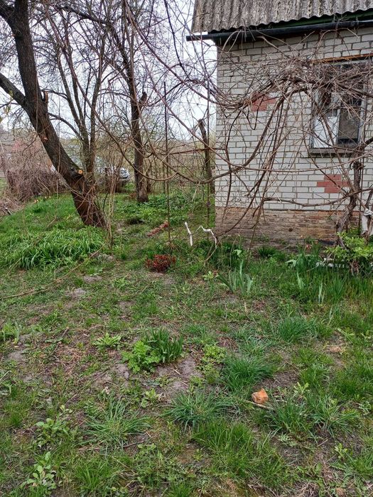 Продається двоповерхова цегляна дача в ст «Вікторія» з можливістю прописки!