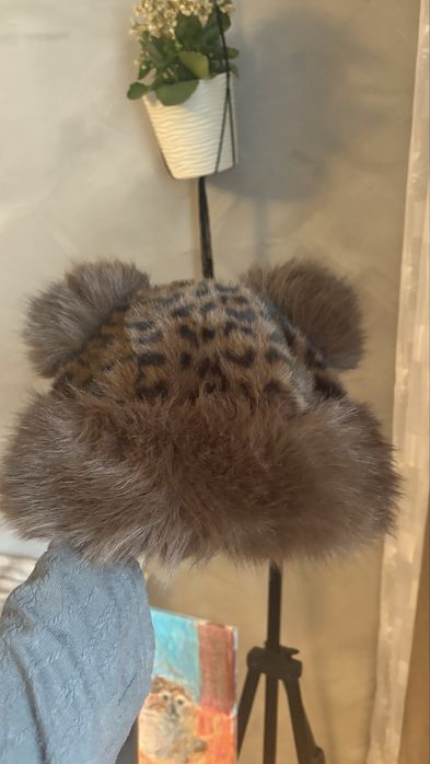 Шапка з леопардовим принтом з вушками