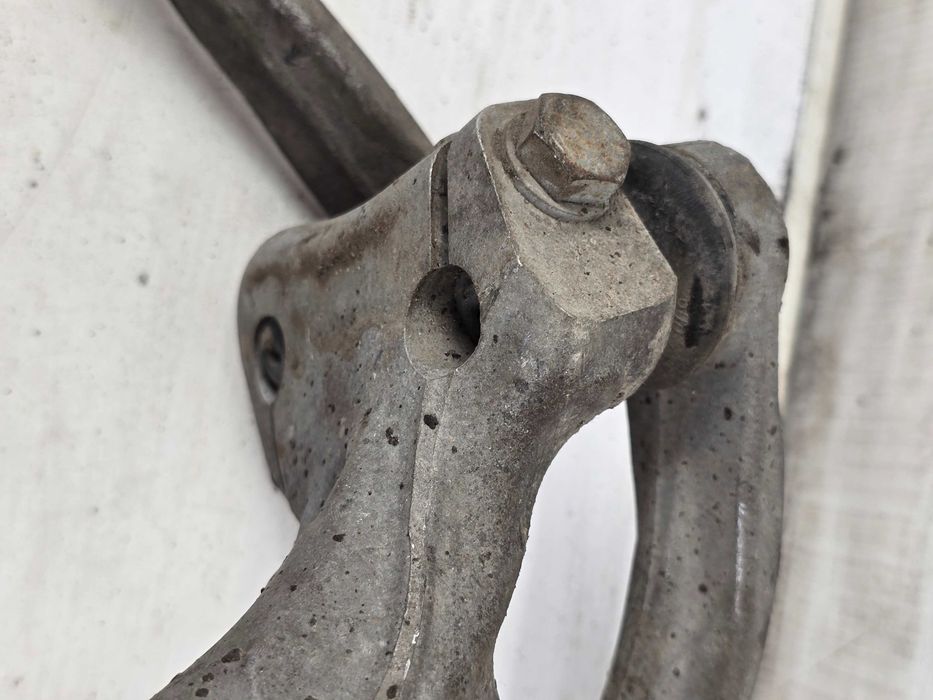 AUDI A4 B8 A5 8T PRZED LIFT 07-11 Zwrotnica lewa przód przednia 8K0407257G