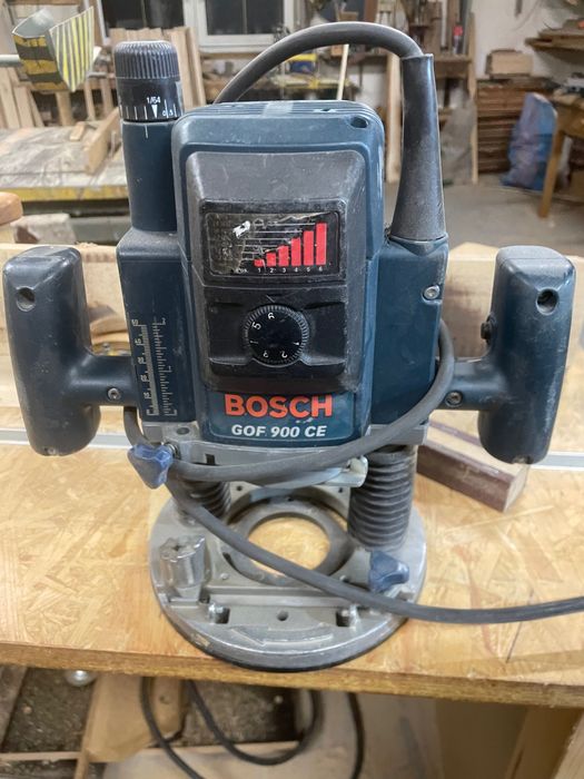 Frezarka bosch GOF 900 CE