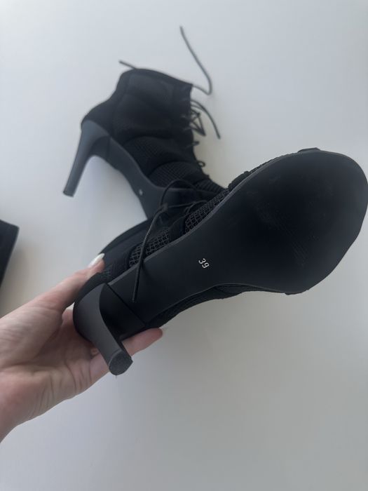 Взуття для High Heels. Розмір 39. НЕ КИТАЙ! Дуже якісне.