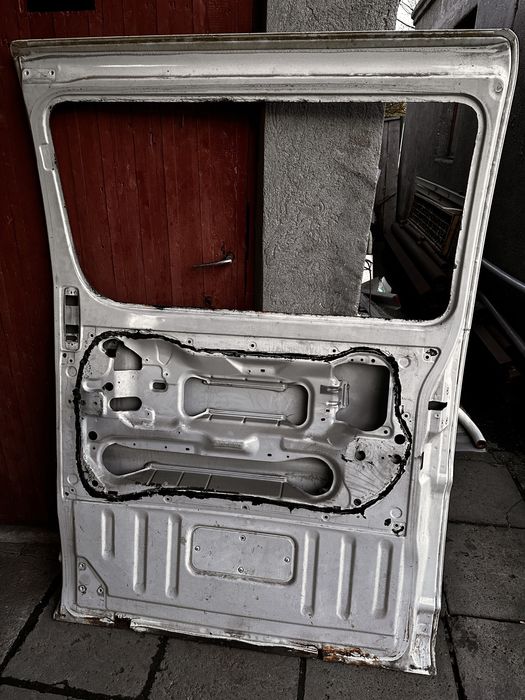 Дверь боковая правая сдвижная toyota hiace