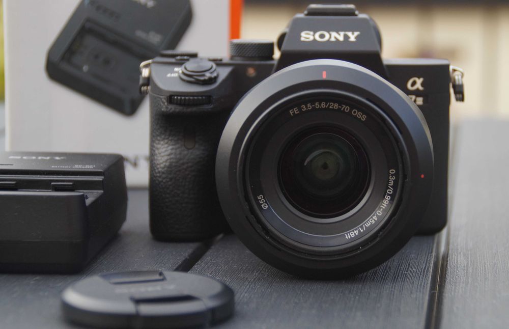 SONY Alpha A7 III UHD 4K ILCE-7M3 + FE 28–70mm f/3.5-5.6 SEL2870