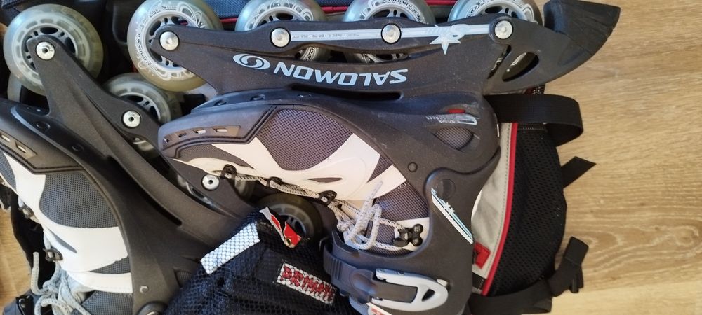 Dois pares de Patins