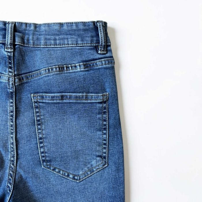 Sinsay jeansy damskie slim fit niebieskie spodnie denim rozmiar 36