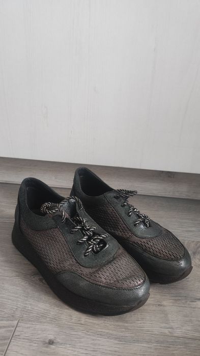 Кросівки шкіряні