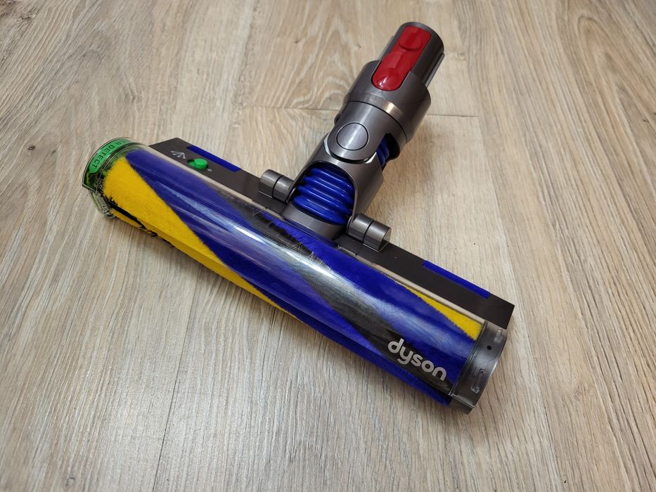 Oryginalna jak Nowa  szczotka Dyson fluffy optic Laserowa laser v15