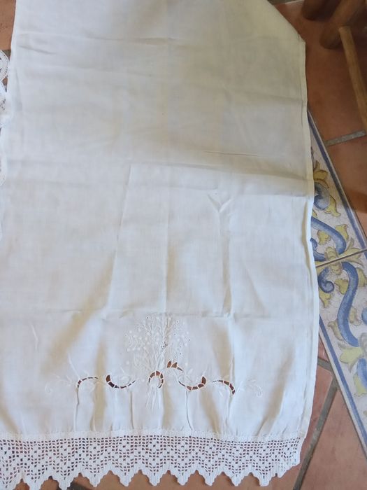 Peças com bordado antigo,rendas,maperons
