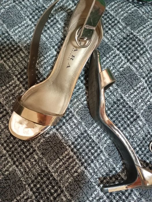 Босоніжки Zara,стан нових!Без нюансів! Gucci оригінал!