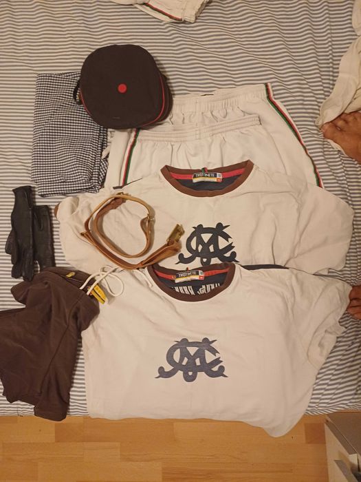 Vendo muitos artigos da fardamenta do Colégio Militar