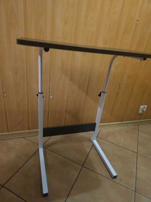Stolik pod laptop regulowany
