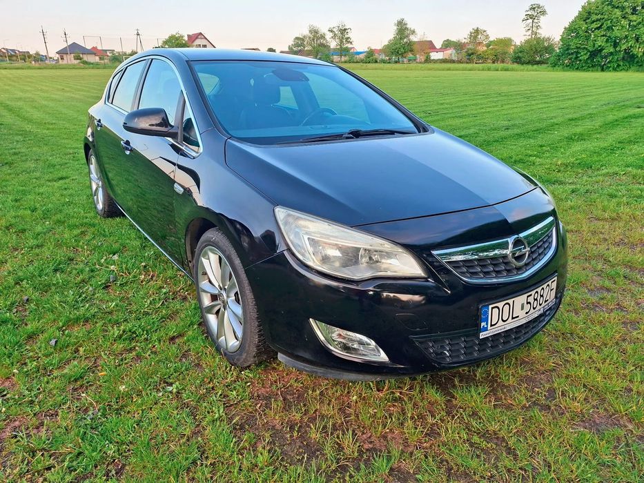 Opel Astra nowe opony rozrząd zawieszenie, alu 18 navi półskóry komputer tempomat