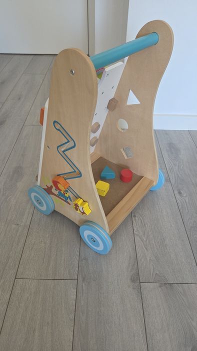 Andarilho de madeira para criança