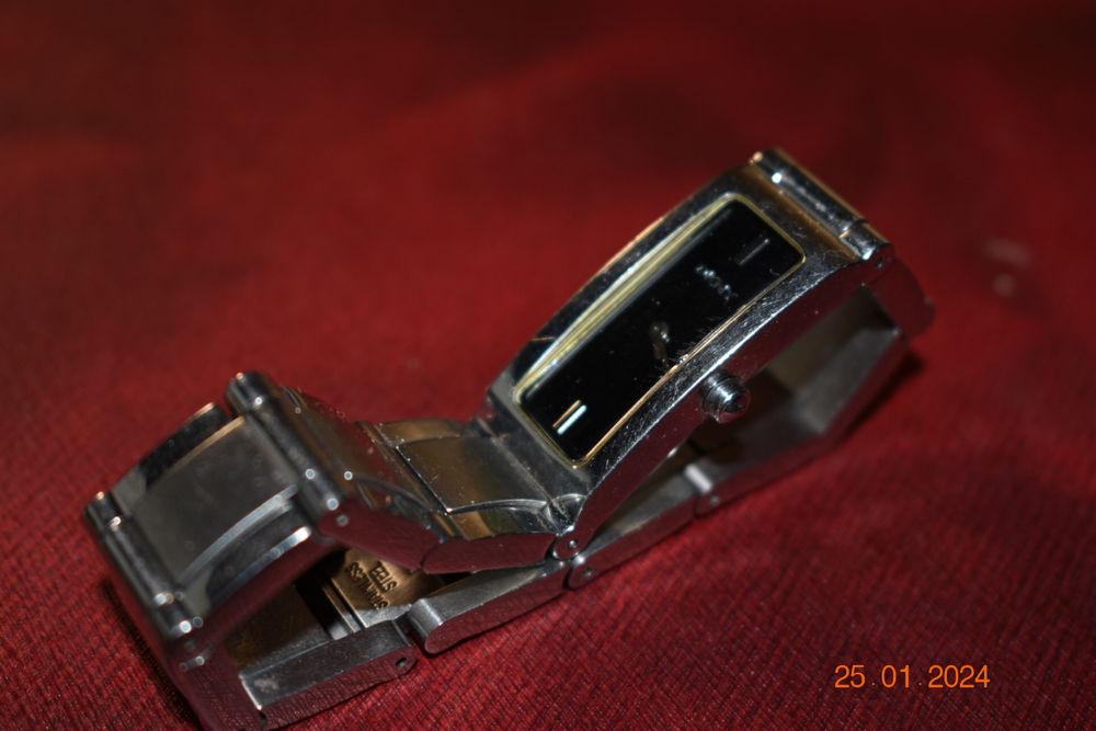 Продам женские часы фирмы DKNY