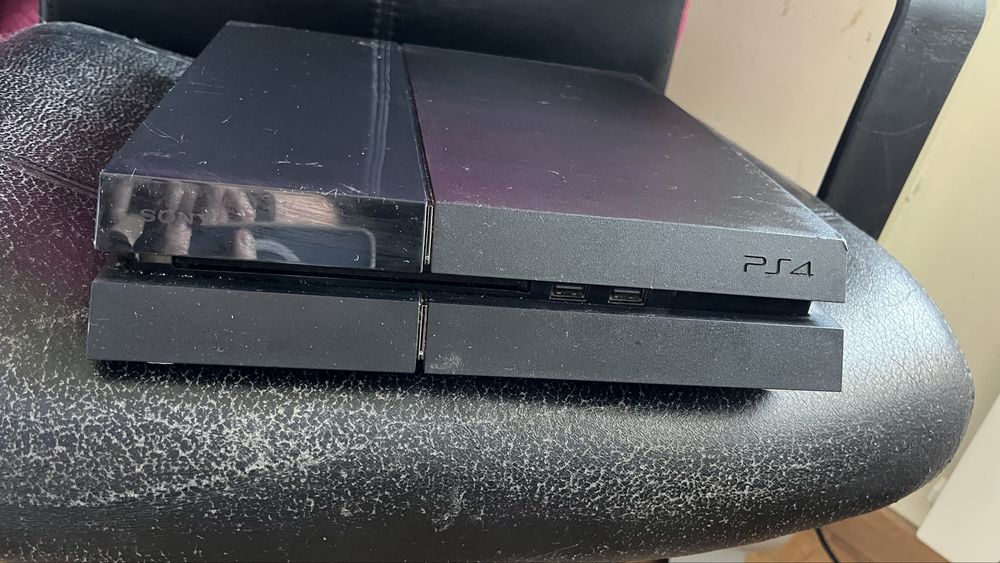 PS4 com 1 comando + jogos