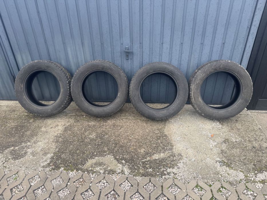 Opony zimowe Nokian 215/65/17.