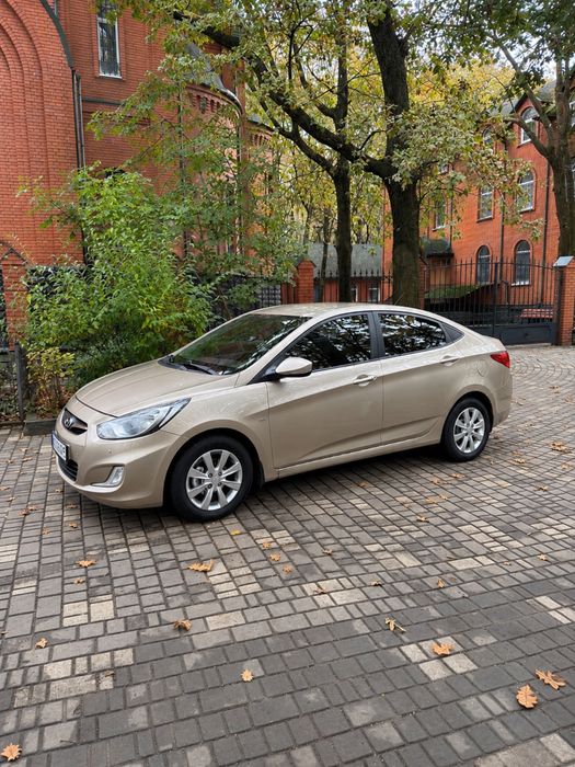 Hyundai Accent 2013г. 1,6л. Газ-Бензин Официал