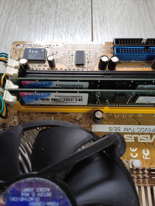 100% sprawna płyta główna ASUS P5VDC-TVM z procesorem pamięć + gratis