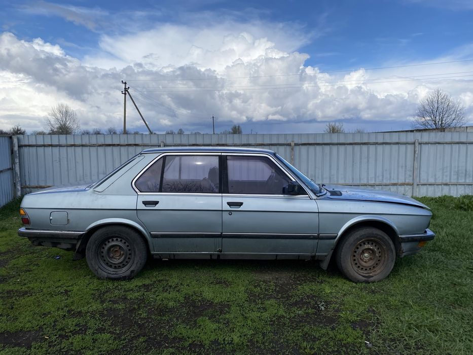 Продам БМВ E28 старий