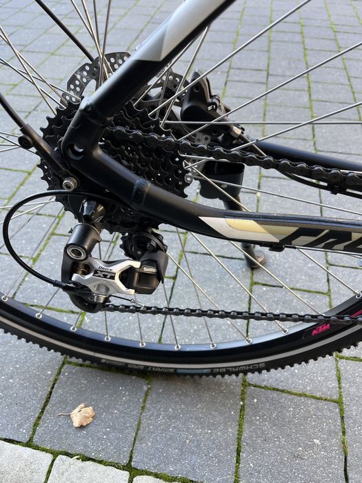 KTM AVENZA Cross Street