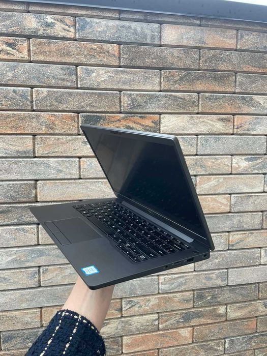 Ноутбук Dell Latitude 7300 i5 8/256 для роботи та навчання є кількість