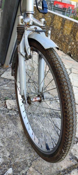 Bicicleta elétrica avariada, completa ou à peça. Com carregador e baterias.