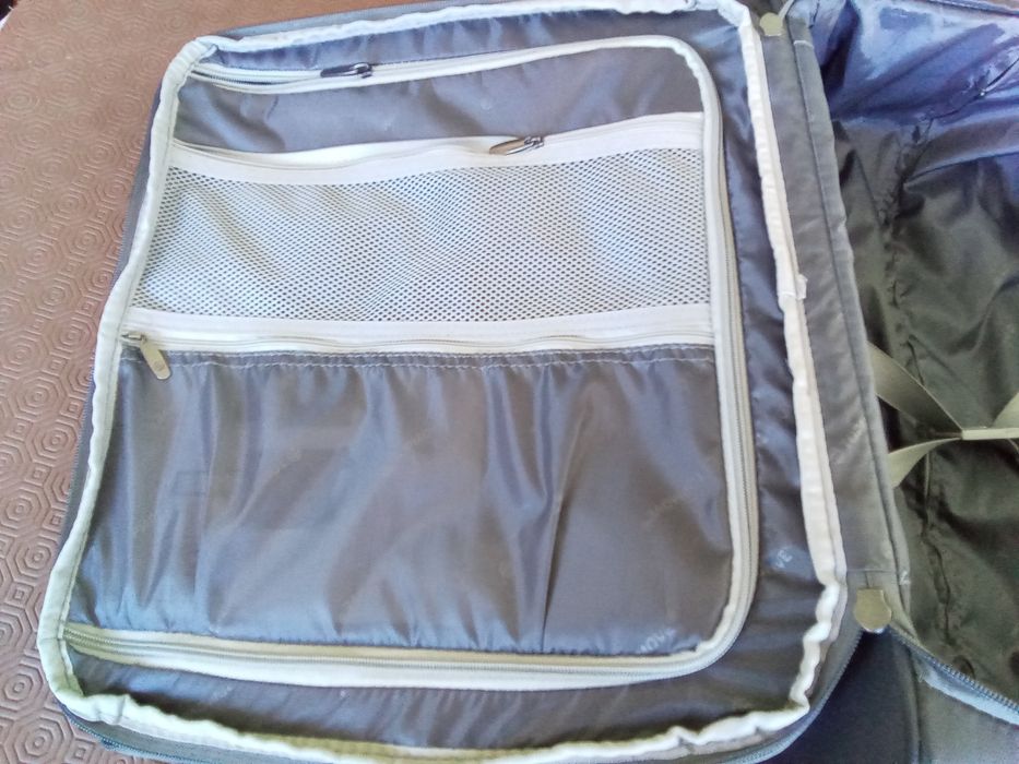 Malas de viagem quase novas