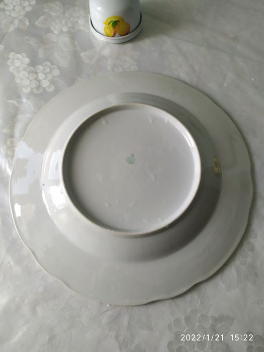 Керамическое блюдо.