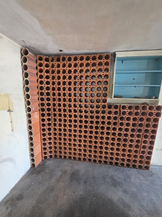 Garrafeira em tijolo cerâmico – Grande capacidade