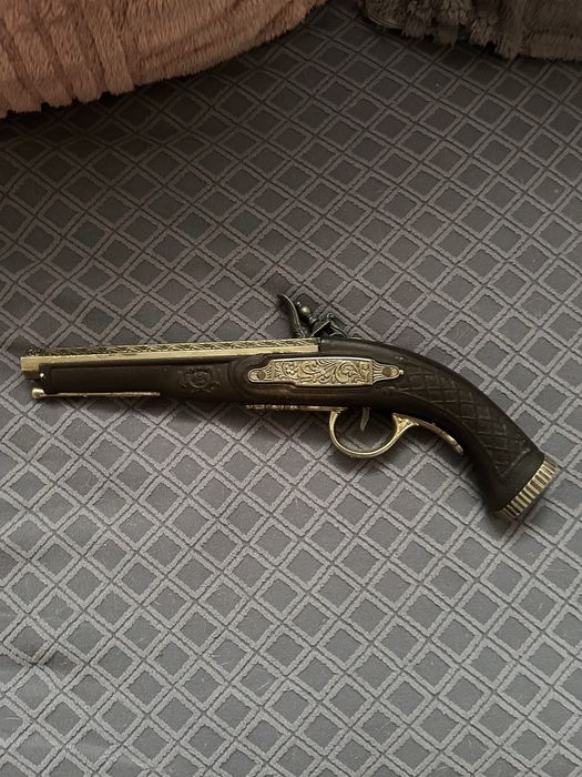 Replica de pistola antiga