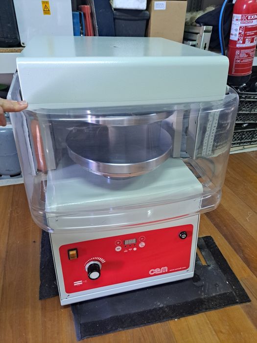 Formadora automática de bases de pizza