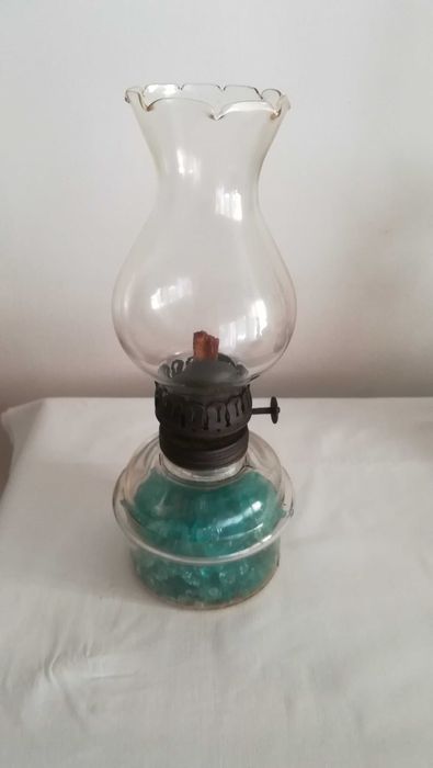 Candeeiros eléctricos e a petróleo