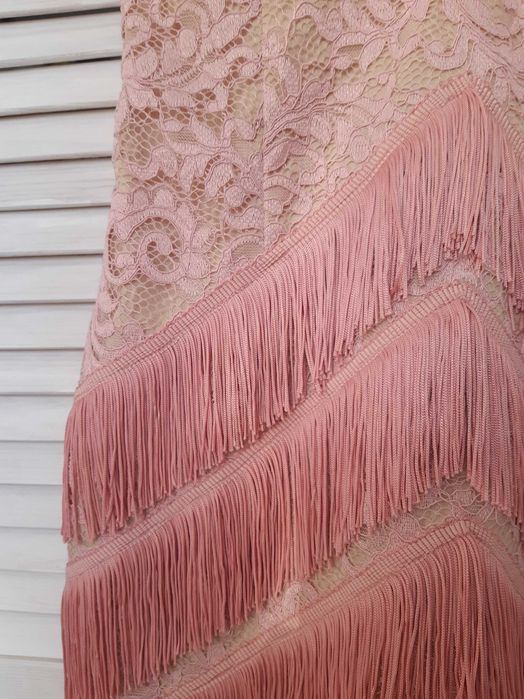 Секси платье мини из гипюра с бахромой для танцев prettylittlething