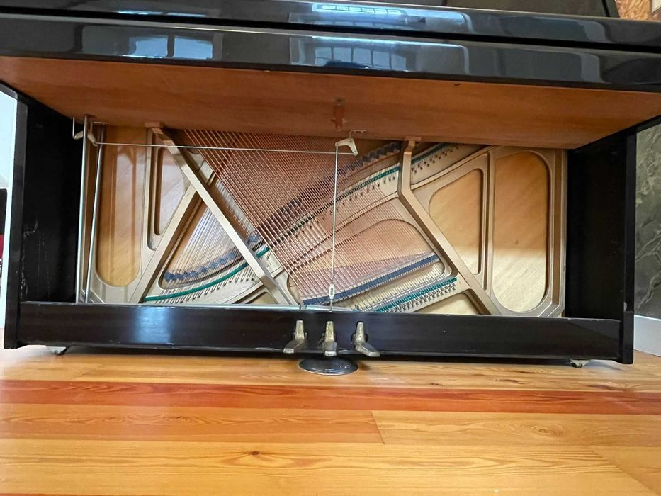 Piano vertical Hyundai U820