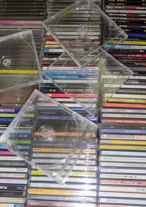 Caixas para CDs Usadas fundo transparente