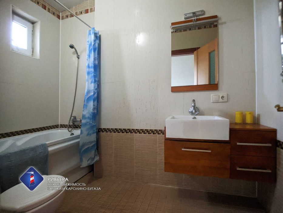 Продам дом в Каролино-Бугазе. Камин, летняя веранда, 3 спальни.